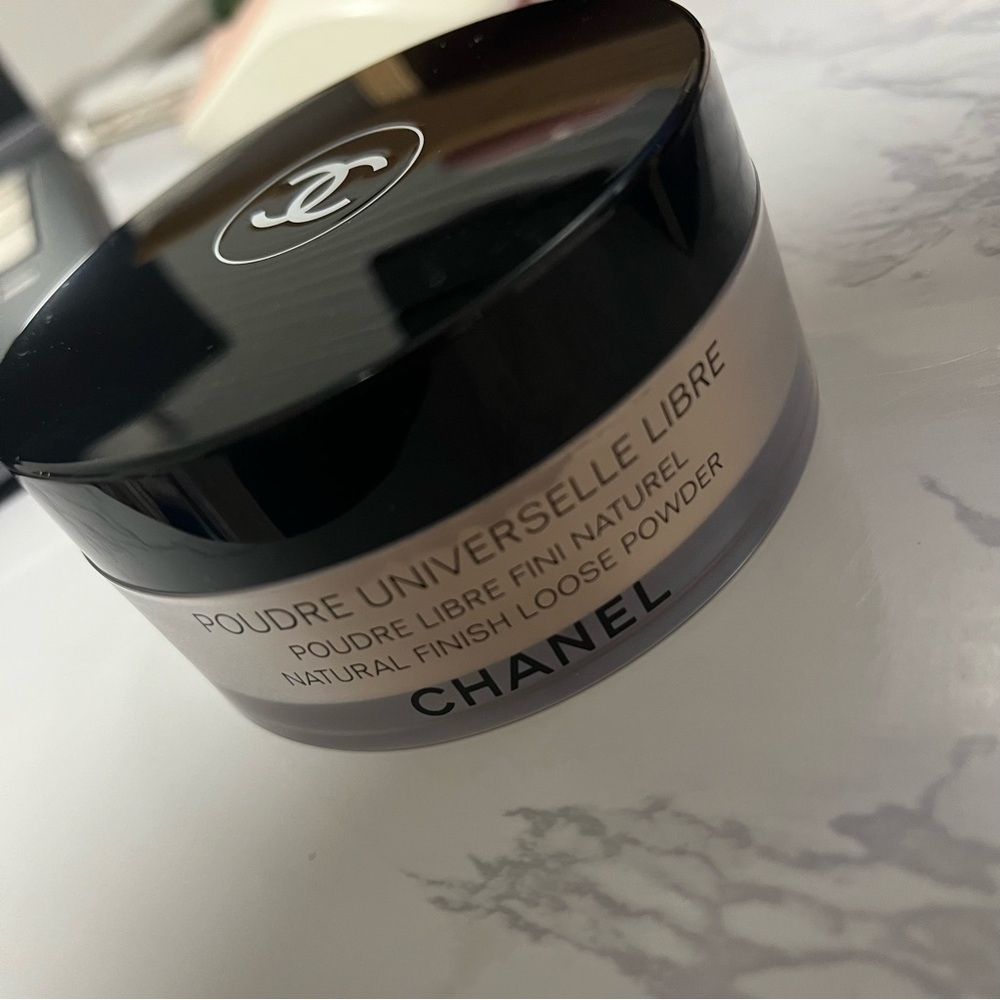 BRAND NEW CHANEL Natural Finish Loose Powder 20 - Picture 2 of 8